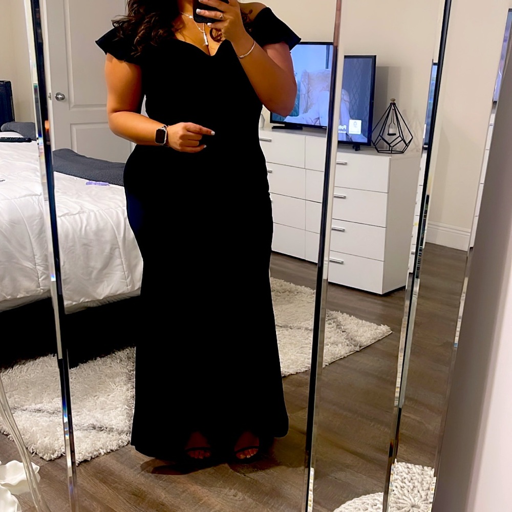 Black long evening gown sweetheart cut